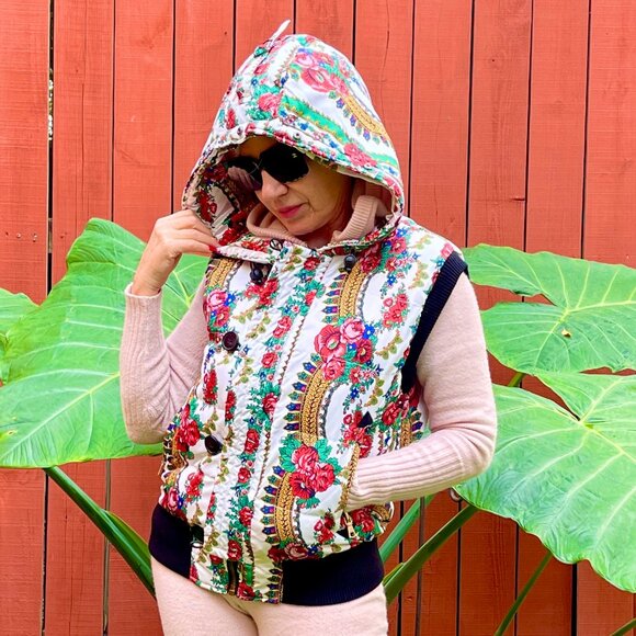 Love couture flower puffer hooded vest M - Picture 3 of 14